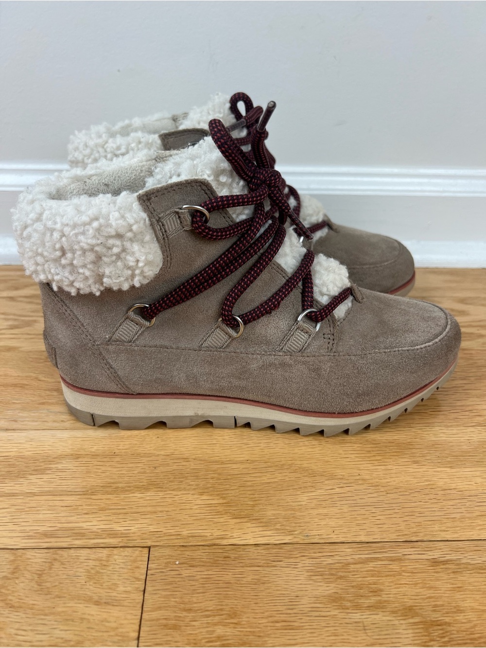 SOREL Out N About III Classic Suede Winter Boots Nova Sand Women's Size 7